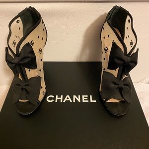 LIKE NEW CHANEL SHOES